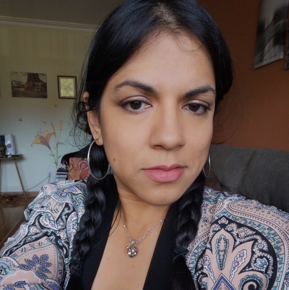 Meet your Posher, Moni - Picture 1 of 1